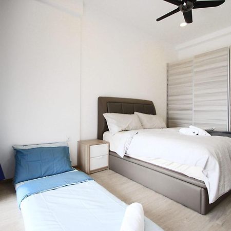 شقة Cozy, High-Floor 2Br Apt Near Legoland نوساجايا المظهر الخارجي الصورة
