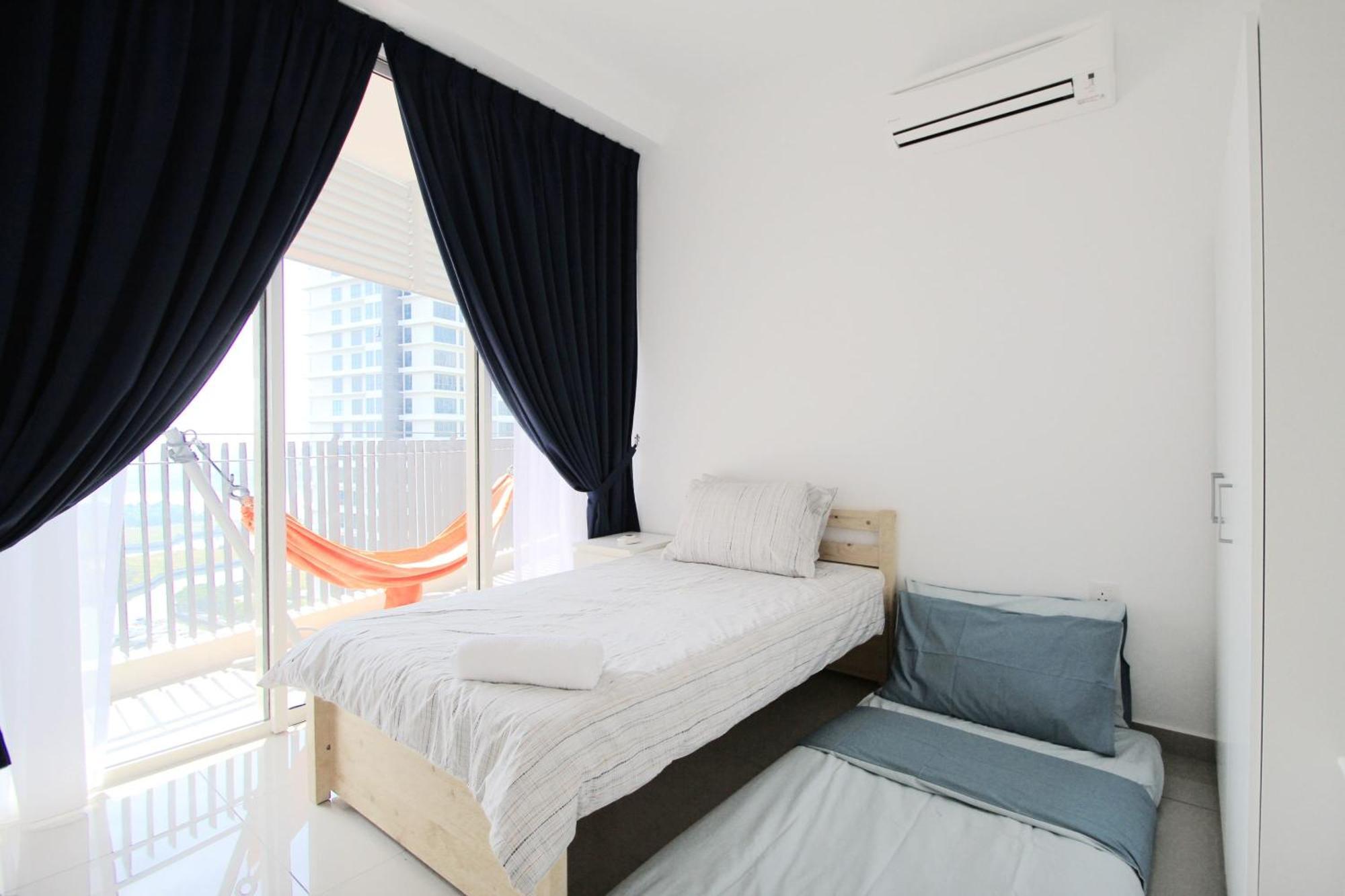 شقة Cozy, High-Floor 2Br Apt Near Legoland نوساجايا المظهر الخارجي الصورة