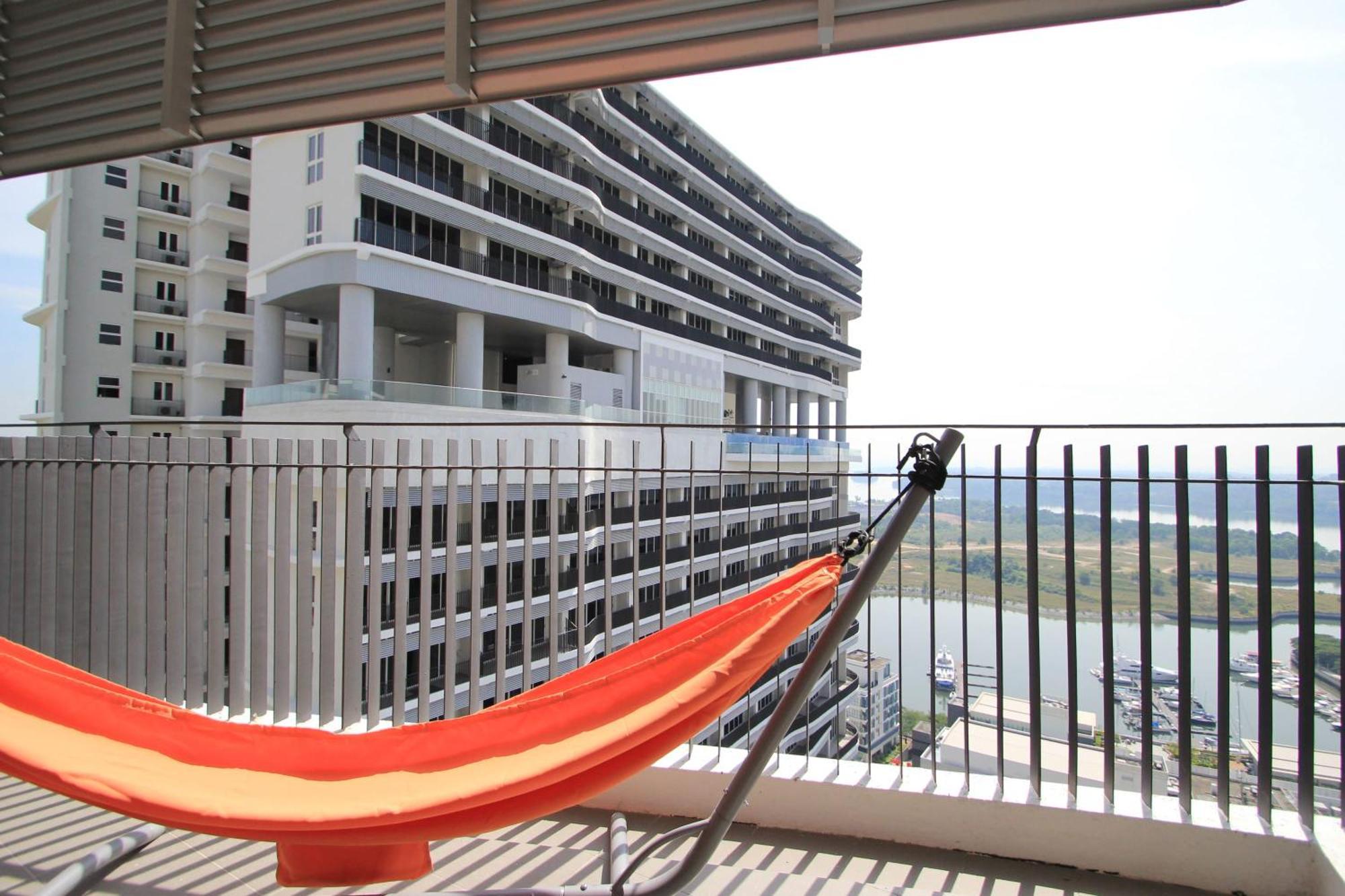 شقة Cozy, High-Floor 2Br Apt Near Legoland نوساجايا المظهر الخارجي الصورة